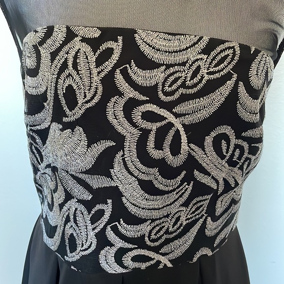 Formal black mid length dress - Picture 3 of 6